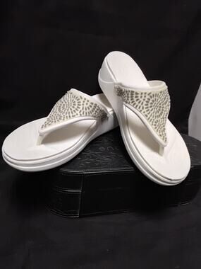 Croc's Dual Comfort White Ladies Size 10 Model Monterey Beaded top great comfort